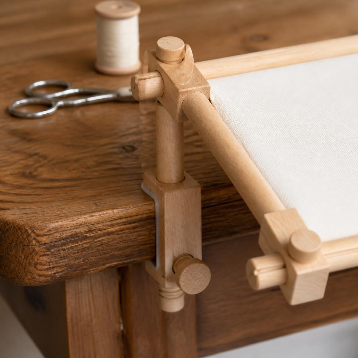 Bastidor Bordado table , style to 1 | Fijación escritorio, Bastidor costura, Manualidas textiles, Para principiantes