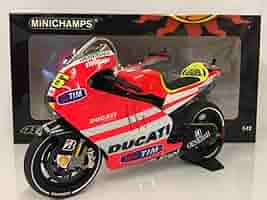 バレンティーノ　ロッシ　ミニチャンプス1/12 DUCATI 2011モトGP ミニチャンプス 122112046 1/12 ドゥカティ デスモセディチ GP