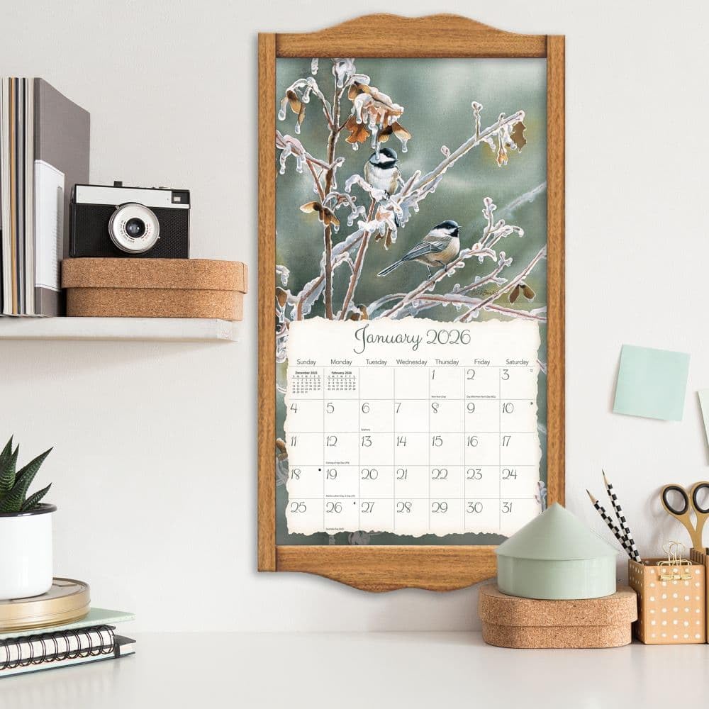 Lang Songbirds - Calendario da parete 2026, 34 x 30 cm, calendario 12 mesi con rilegatura pinzata, arte in rilievo in lino di Susan Bourdet, illustrazioni colorate con uccelli