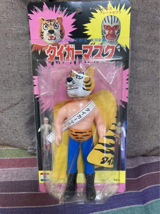 タイガーマスクミドルサイズ 伊達直人の姿に出来るマスク取れ仕様です♪ タイガーマスクミドルサイズ 伊達直人の姿に出来るマスク取れ