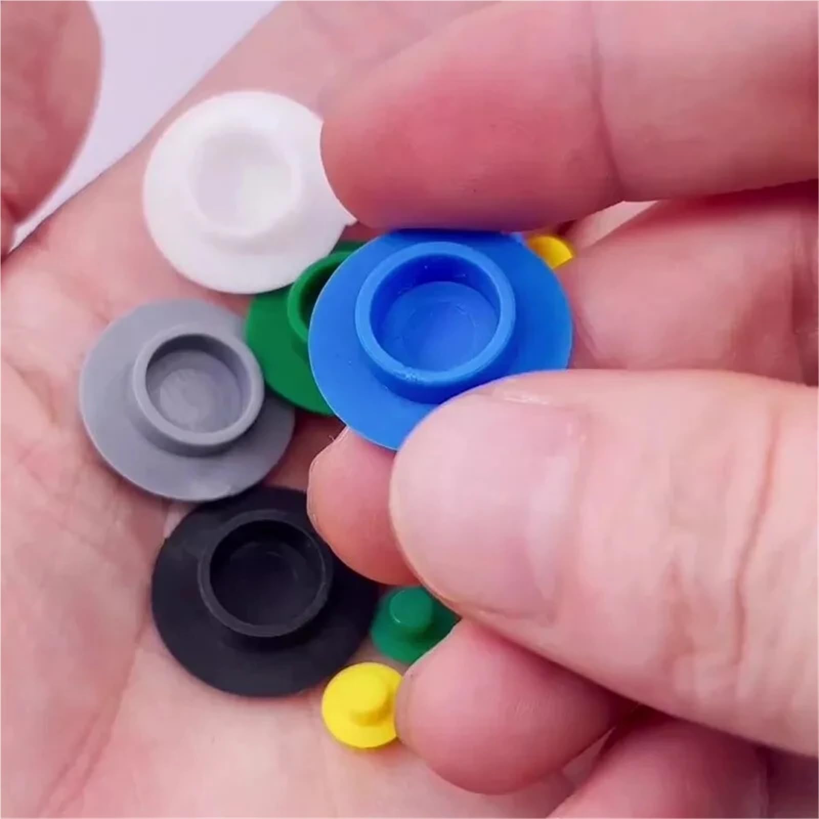 Przykręcana ozdobna osłona 50 szt. Plastikowe nakładki ochronne na śruby Śruby pasują do kluczy imbusowych z łbem sześciokątnym(M8,White)