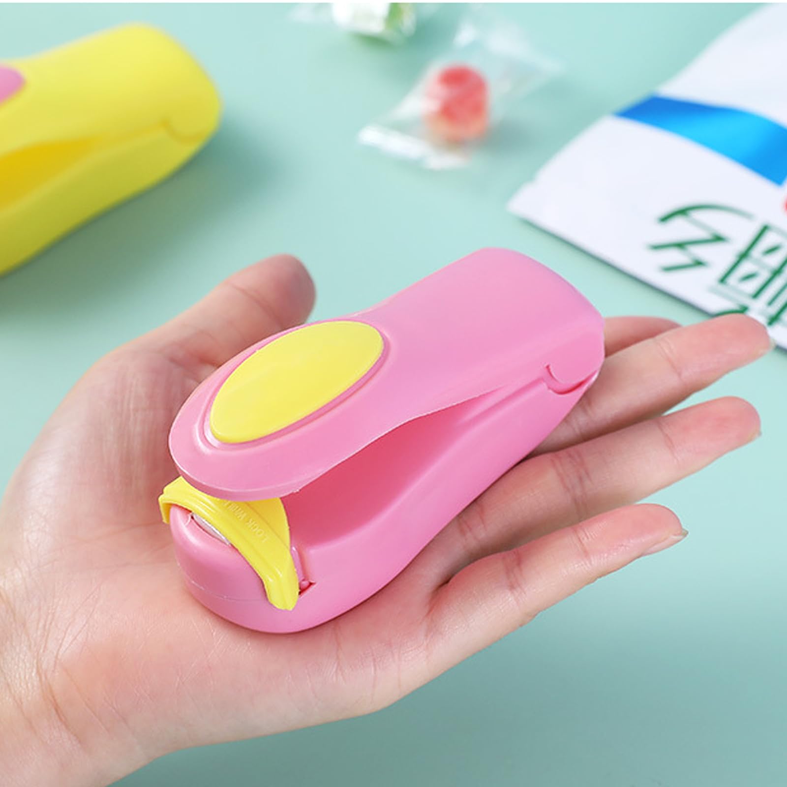 Mini Scelleur, Mini Scelleur Sac Plastique, Portable Scelleuse, Mini scellant thermique pour sacs de nourriture, Joint hermétique pour préserver la fraîcheur, Fonctionne avec piles (rose)