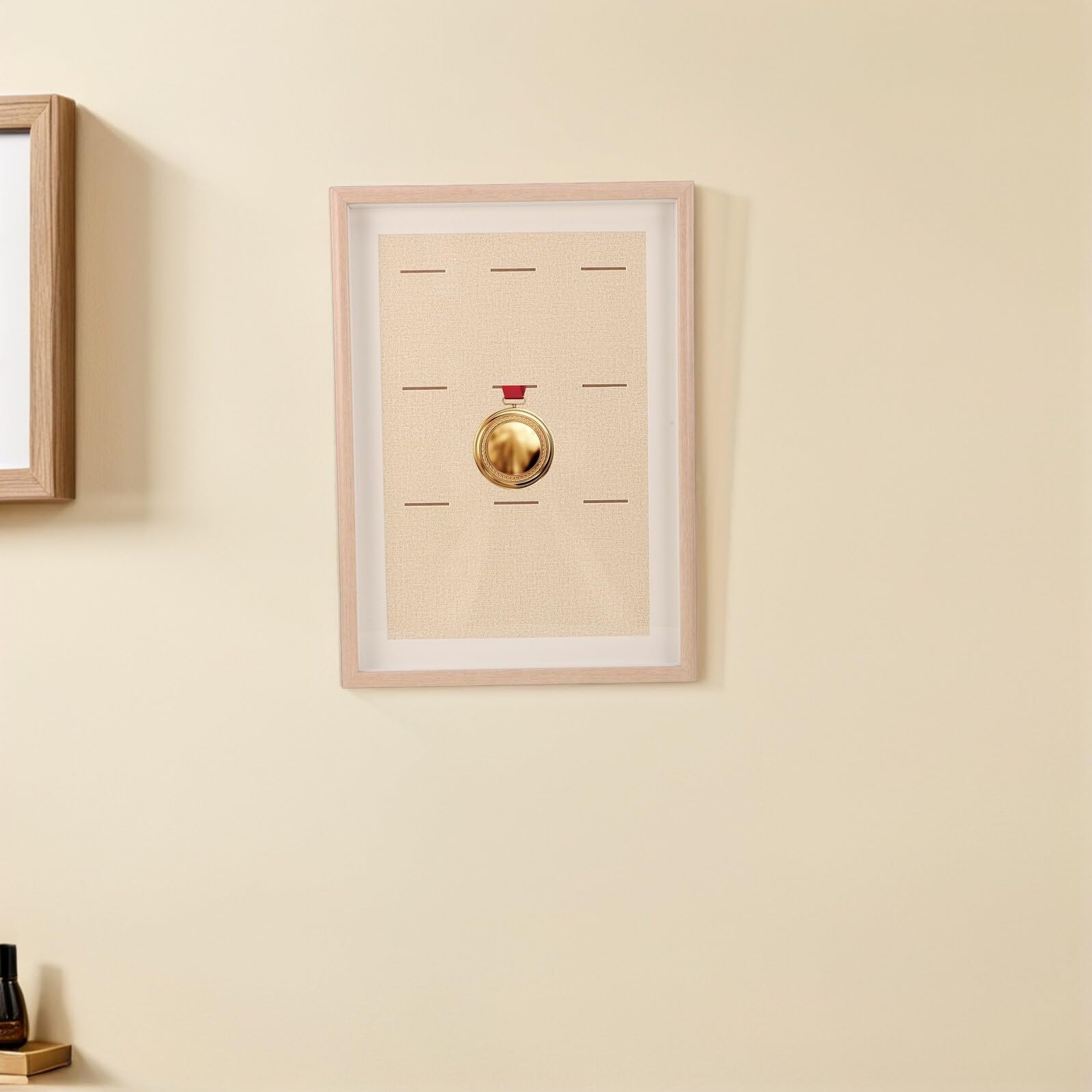 Holz-medaillen-displaybox mit Fächern Staubschutz und Robustem Rahmen zur Sicheren Aufbewahrung von Laufmedaillen Abzeichen Auszeichnungen und Fotos für Sportler und Sammler
