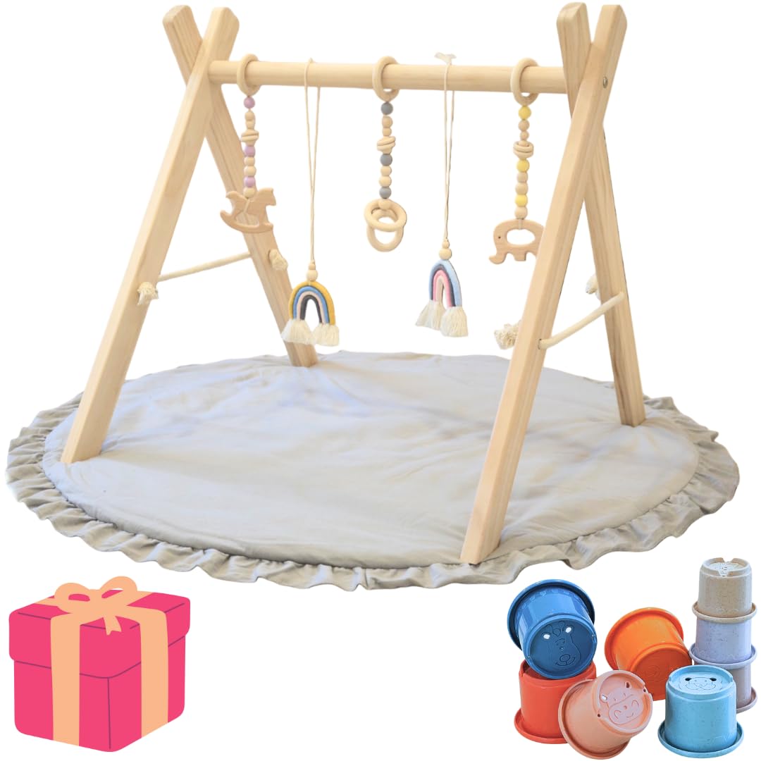 Montessori Spielbogen Baby aus Holz mit Spielmatte 90 cm – ab 3 Monate, 5 abnehmbare Hängespielzeuge, klappbar, naturbelassen – inkl. Stapelbecher Geschenk als Deko Akzent fürs Kinderzimmer