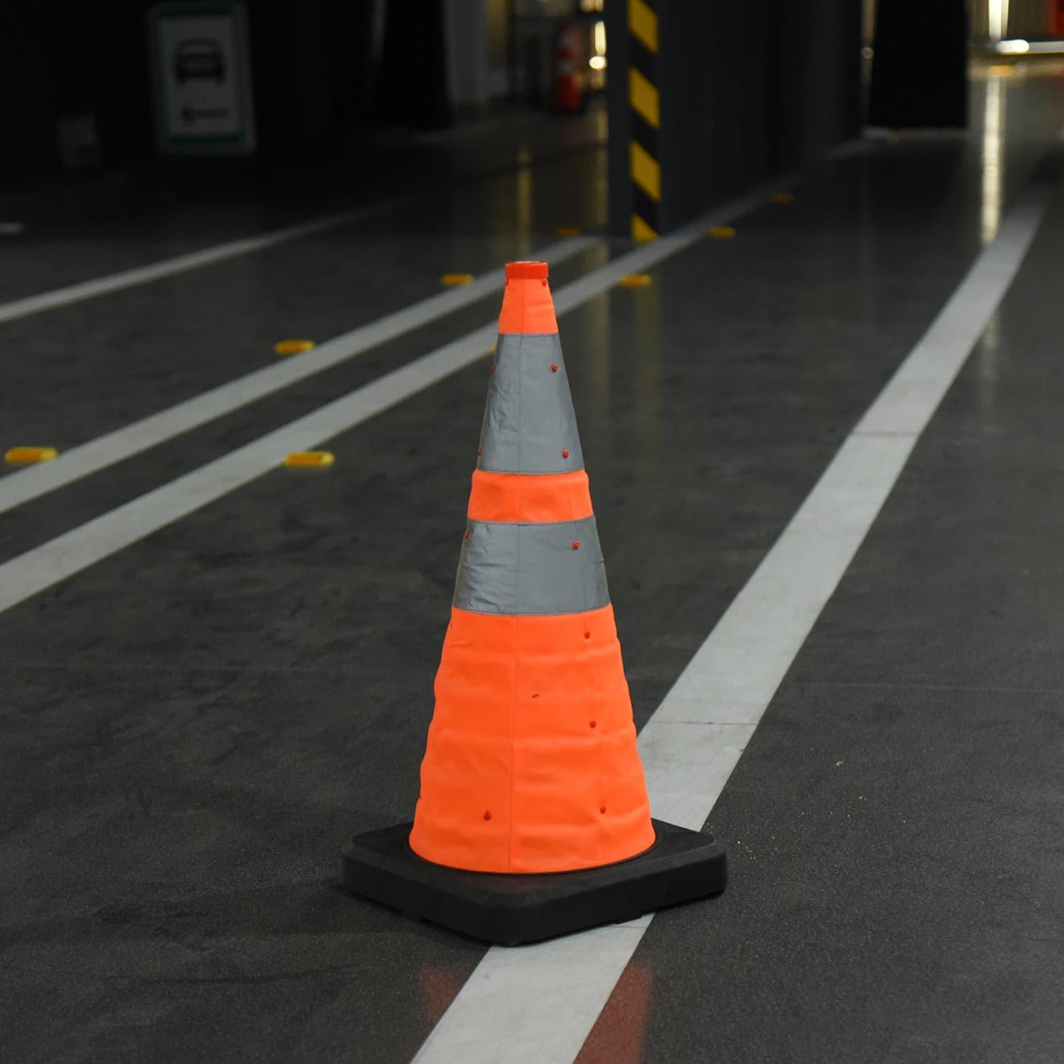 4 Pack 28" Collapsible Traffic Cone - Foldable Safety Cone with Heavy-Duty Base & Reflective Oxford Fabric, Waterproof UV-Resistant for Road Work, Events, Parking Lots & Garage Use