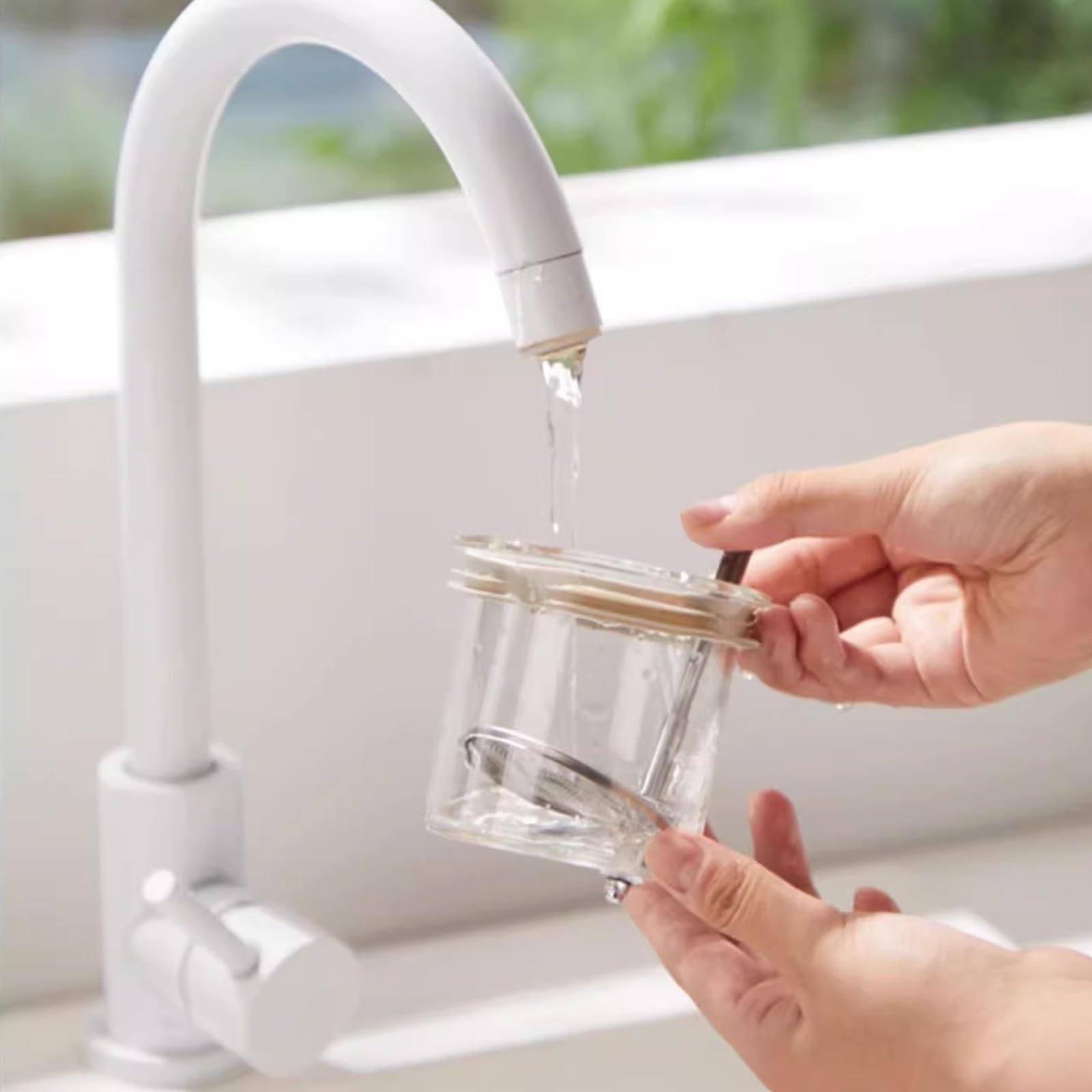 Teekanne aus Glas mit Sieb, hitzebeständige Teekanne aus Glas, 600 ml, mit Griff und Ausguss aus Walnussholz, herdplattensicherer Teekessel, transparente Teekanne mit Sieb for losen Tee(Transparent)