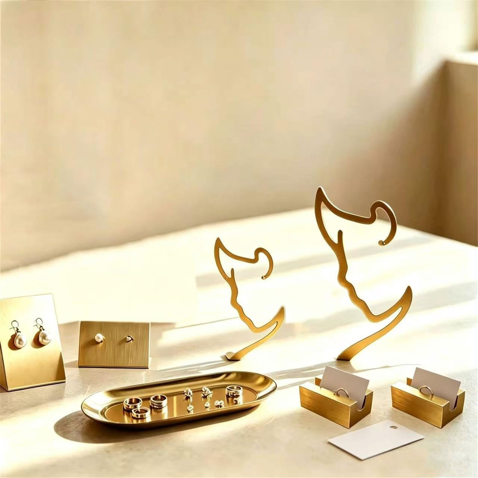 Stojak na biżuterię 7-Piece Abstract Face Brass Jewelry Display Stand Kit