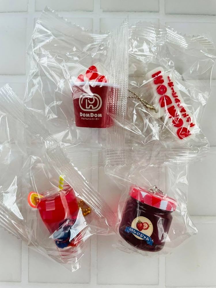 赤ピクミン　ガチャコーデカラビナコーデ　じゃらじゃらキーホルダー 🐦‍⬛🥍🖤🎙️🎮🎬🎬♟️🕷️💀 #ガチャガチャ #カプセルトイ