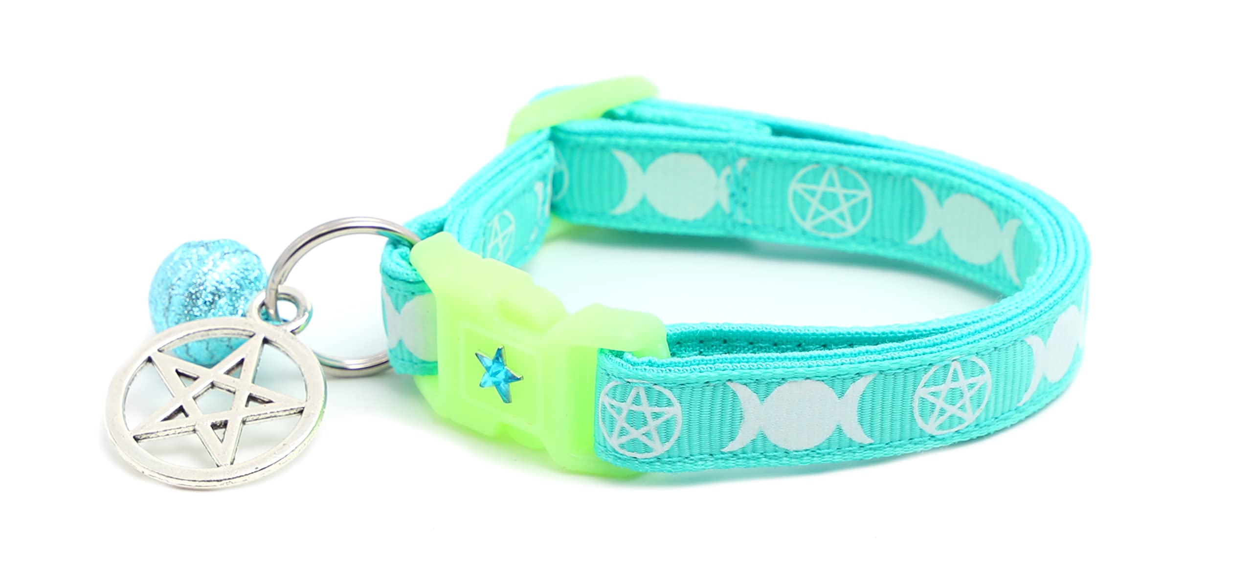 Wicca Katze Halskette mit okkulten Charme & Uhr | Hexe bekannte Katzenhalsband | Hexe Kätzchen Halskette Charms | Leuchtet im Dunkeln | Sicherheitskragen (klein (4,5 kg und weniger), Aqua),
