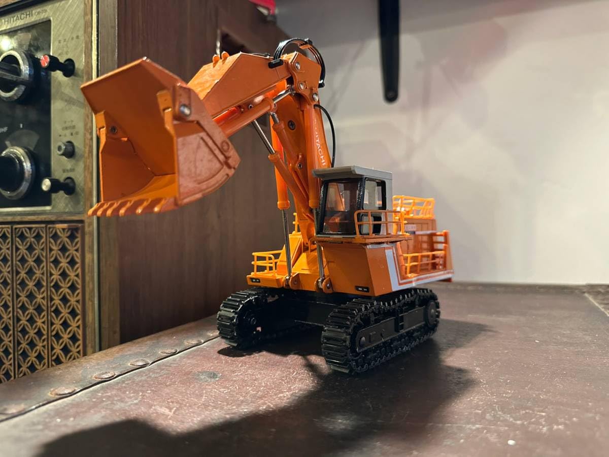 Amazon.co.jp: 日立 Giant Excavator EX1800 1/60スケールモデル