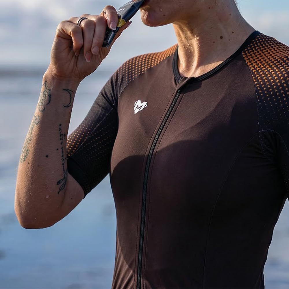 MY KILOMETRE Tuta da Triathlon Uomo a Maniche Corte Trisuit Asciugatura Rapida e Traspirante con Tasca Posteriore e Chiusura Anteriore per Gare e Allenamento