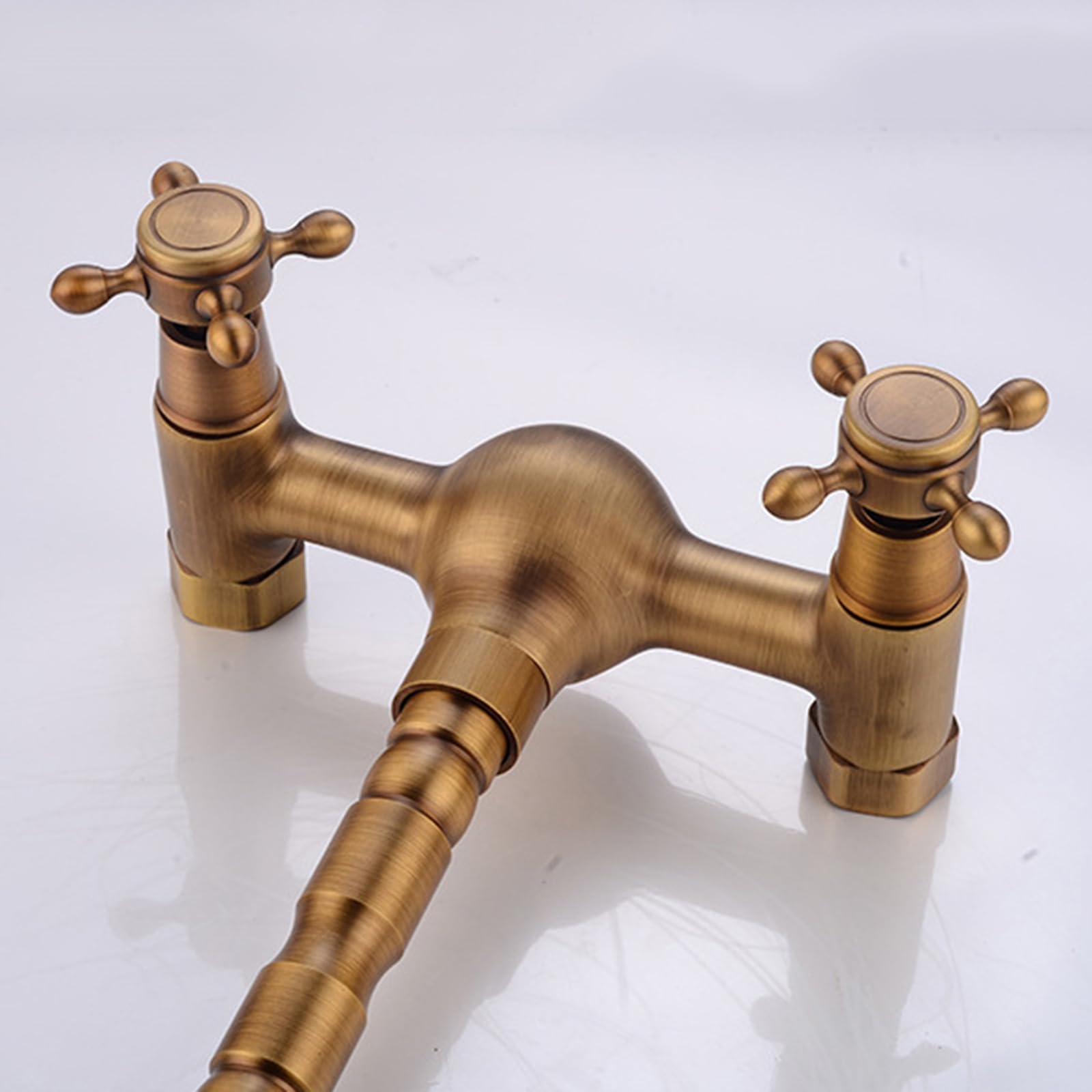 Wasserhahn Bad Mischbatterie Waschbecken Wandmontierte Waschtischarmatur antike Badezimmerarmatur viktorianische 2-Loch-Wandarmatur traditionelle Messing-Waschtischarmatur für Warm und Kaltwasser