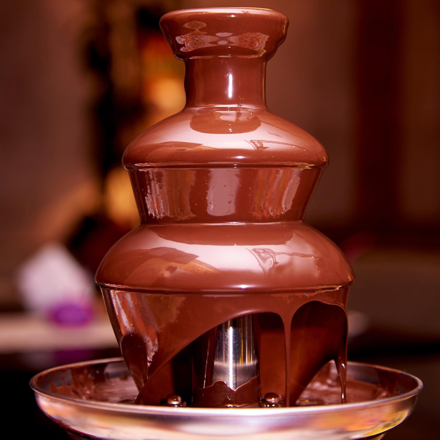 Salco Schokobrunnen | 3-stufiger Chocolate Fountain | Retro-Style | Edelstahl | Mit Wendelschnecke | 90 Watt | Perfekt für Früchte, Kekse & mehr | Leichte Reinigung | Metallic-Rot