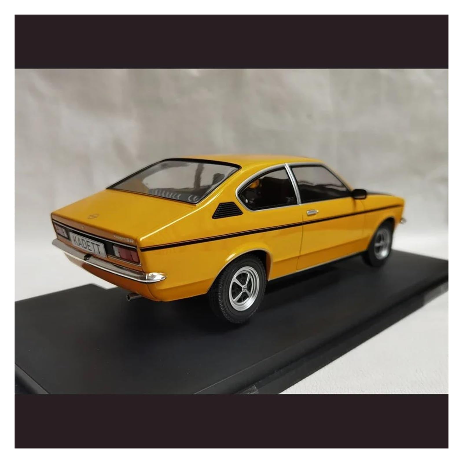 Metallo Scala Replica 1 18 Per Opel Kadett C Coupe Modello auto lega pressofusa Serie decorazioni per la casa Hobby Veicoli Giochi Set