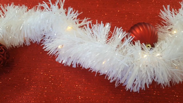 Ghirlanda Metallica Decorativa 10 Metri – Colore Argento, In PVC, Larghezza 9 Cm, Per Albero Di Natale, Feste, Matrimoni, Capodanno, Fai Da Te - copertina