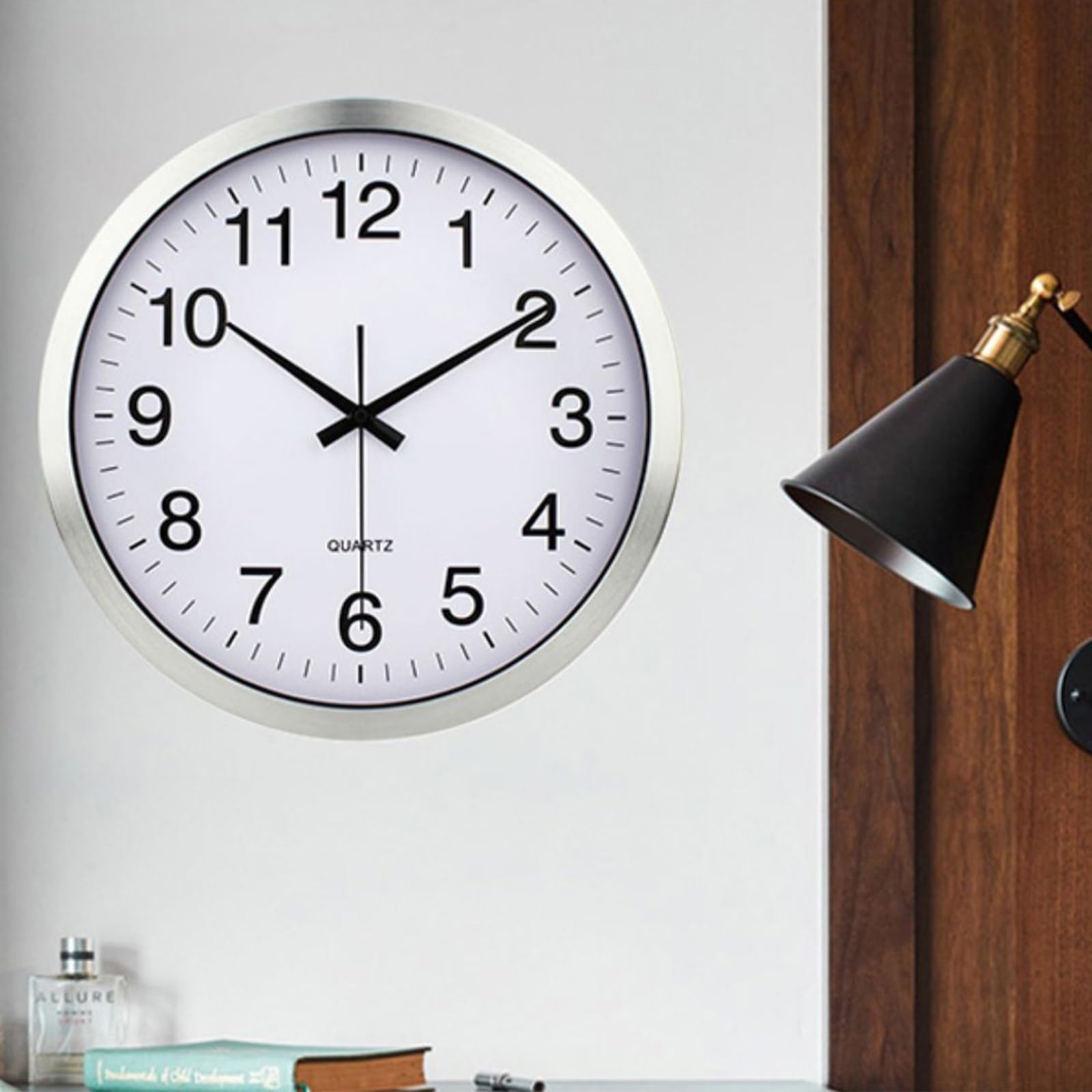 12in Reloj De Pared Moderno,Grandes Decorativos Silencioso Interior Reloj De Cuarzo De Cuarzo Redondo No-Ticking para Sala De estar, para Cocina Dormitorio Escuela Oficina(Silver,35.5cm/14in)