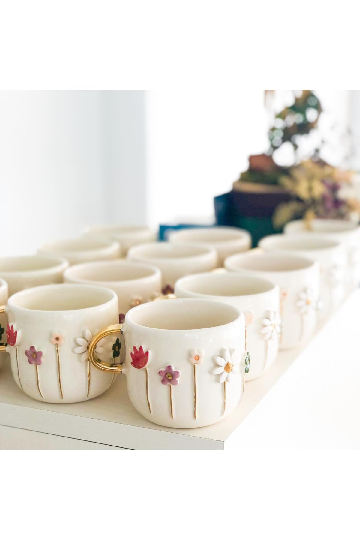 El Yapımı Bahar Çiçekleri Kabartmalı Kupa 24 Ayar Altın Dekorlu 300 Ml Mug Spring Flower