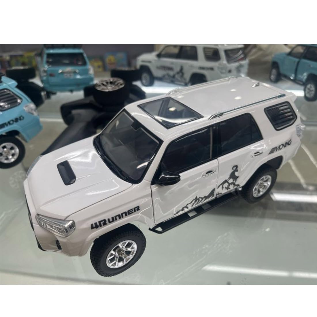 RC Drift Car, HG-52 skala 1/18 2,4 GHz 4WD elektryczny szczotkowany samochód terenowy RC, wspinaczka, idealny prezent urodzinowy dla nastolatków i dorosłych (standardowa wersja RTR/biały)