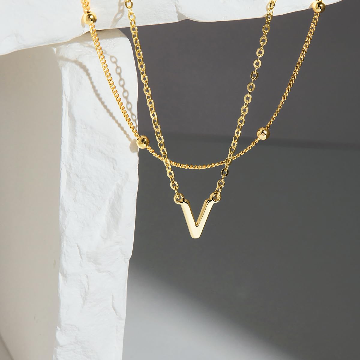 Mehrschichtige Initialen-Halsketten für Frauen, 14-Karat-Gold-Buchstabenanhänger, mehrschichtige Halskette 26 Großbuchstaben AZ für Frauen und Mädchen, Schmuck