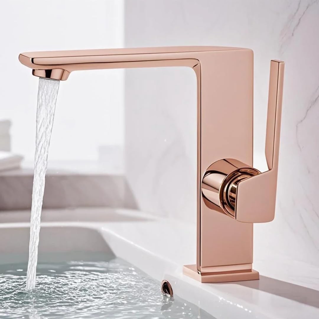 Robinet de lavabo en laiton or rose brossé pour une salle de bain chic