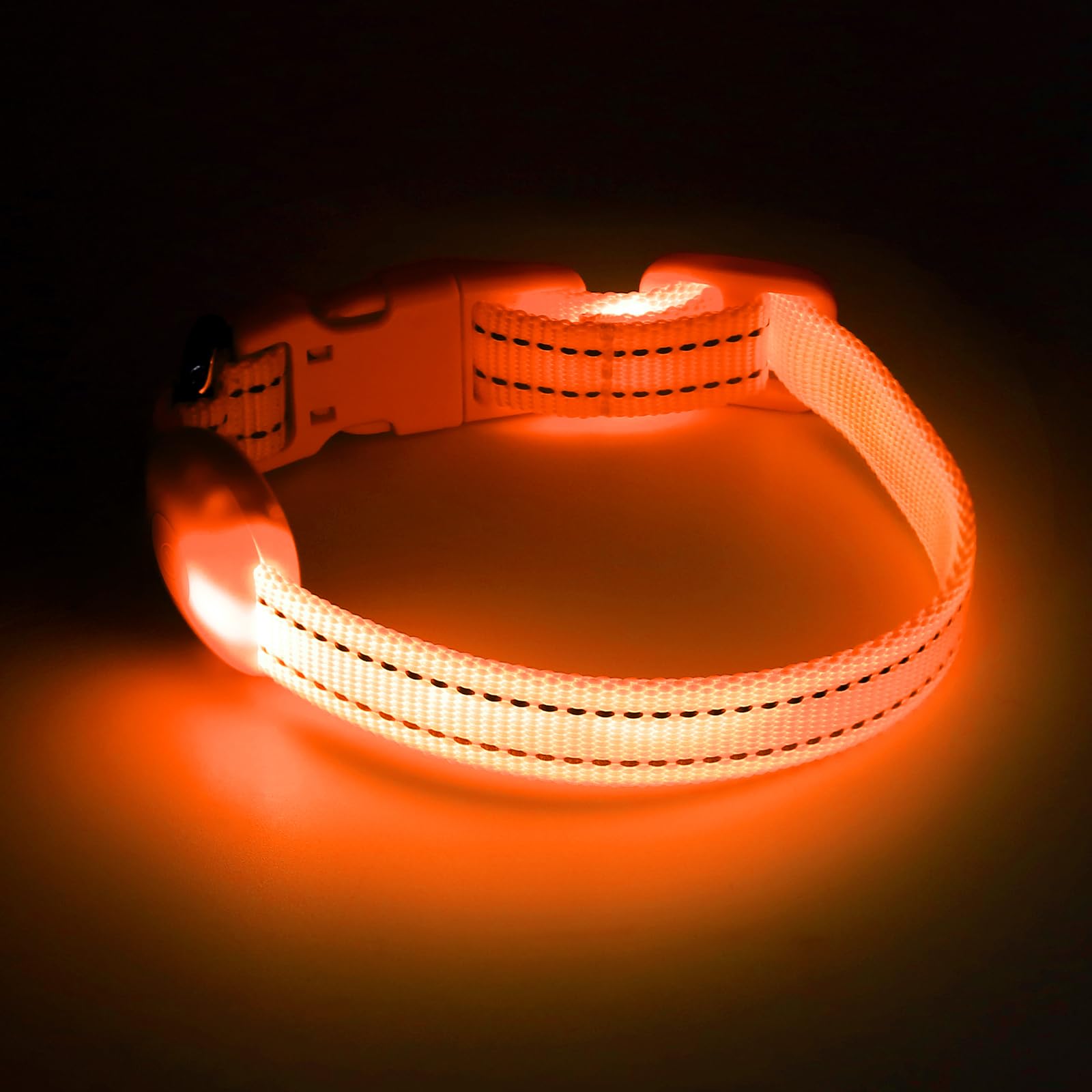 Vizpet Collar LED para gato y perro, recargable por USB, tamaño ajustable, collar de nailon brillante de seguridad para gatos pequeños y perros (naranja)