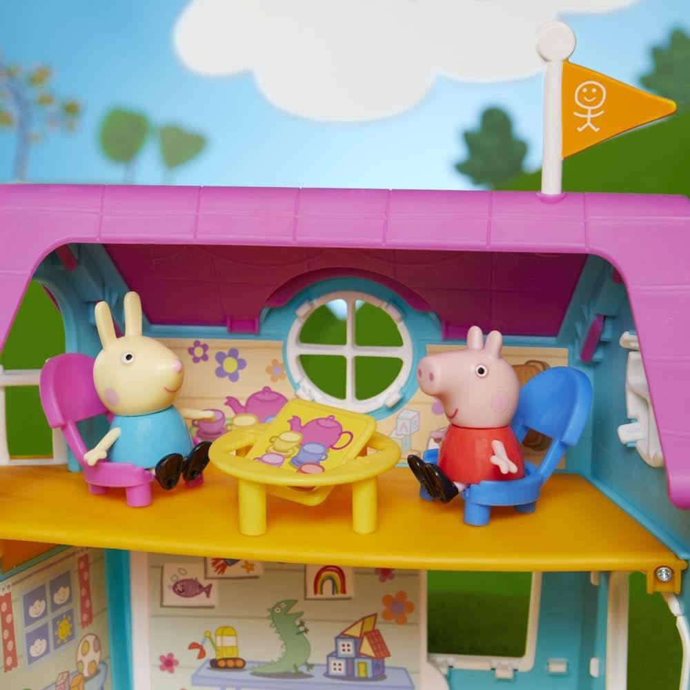 Peppa Pig Peppas Kinder-Clubhaus, Vorschulspielzeug mit Soundeffekten, enthält 2 Figuren und 7 Accessoires, ab 3 Jahren