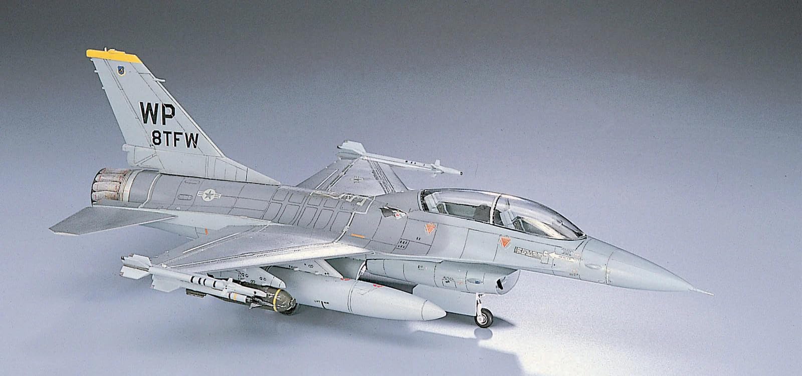 Amazon | ハセガワ 1/72 アメリカ空軍 F-16B プラス ファイティング