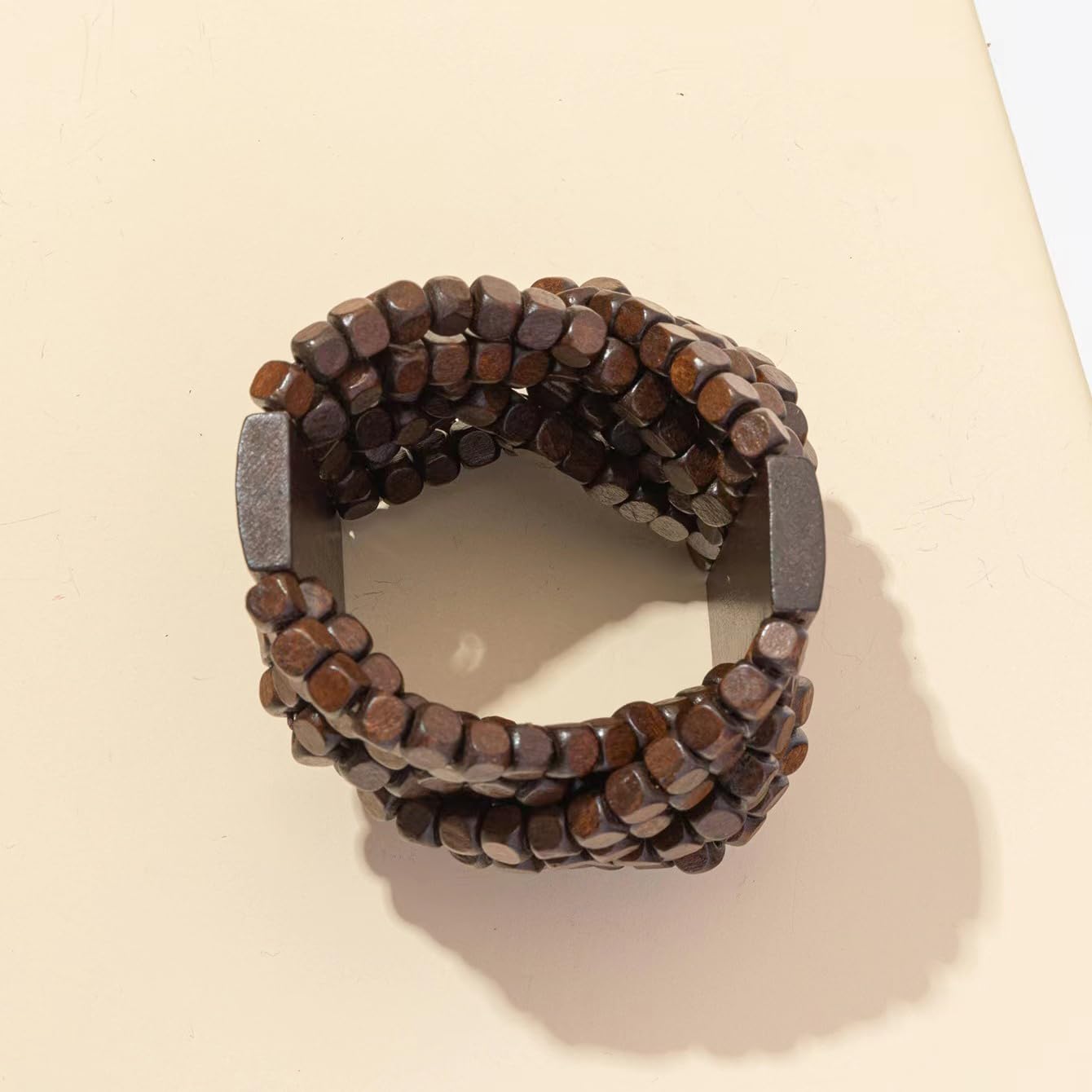 Bracciale Rigido Fatto a Mano con Perline di Legno Naturale, Bracciale Rigido Intrecciato con Motivi Geometrici Spessi per Donna, Gioielli Boho Estivi da Spiaggia.
