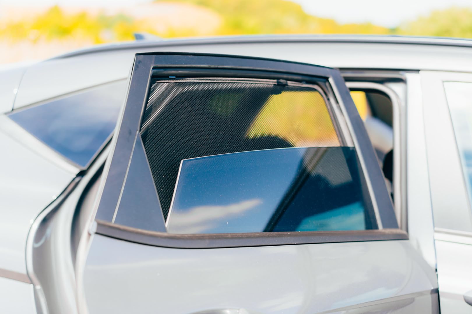Set de Car Shades (Portes arrières) Compatible avec Hyundai Kona II 5 Portes 2024- (2-pièces) Pare-Soleil sur Mesure pour Voiture