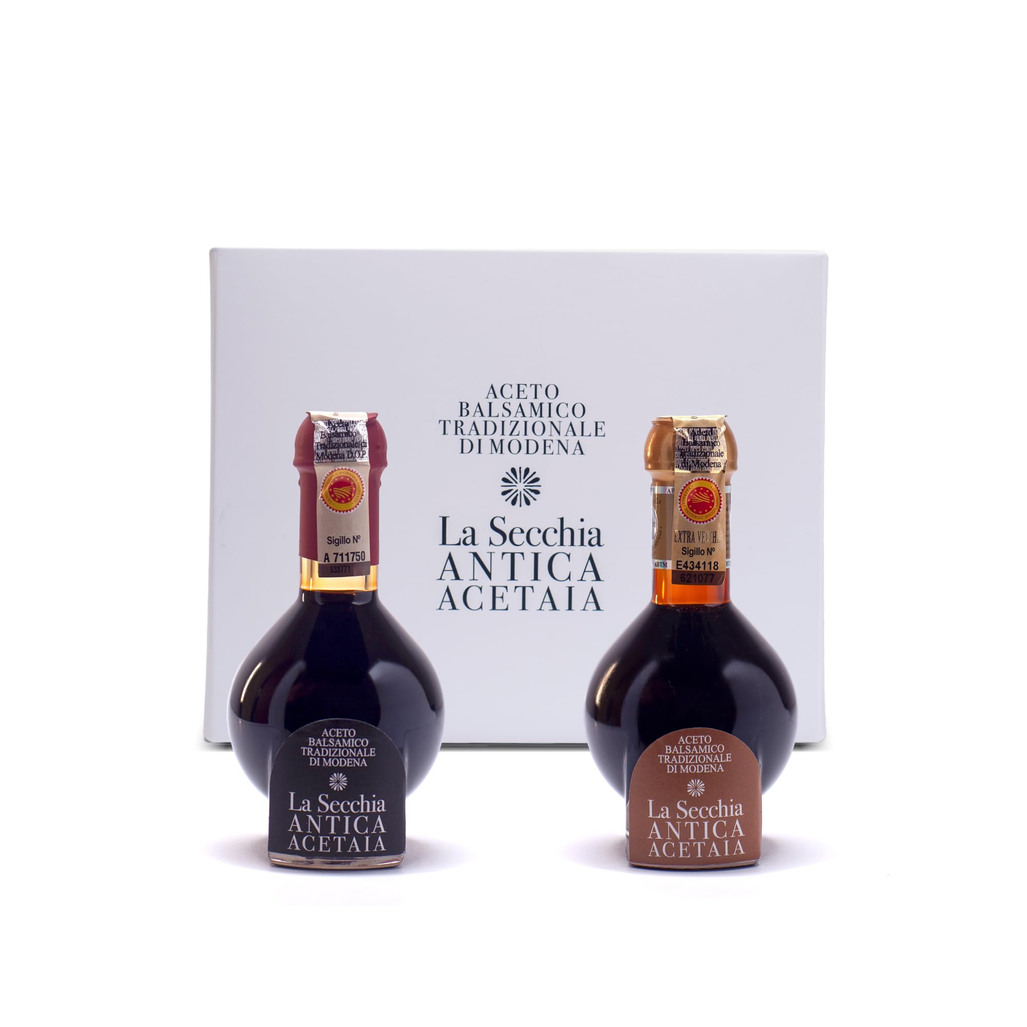 La Secchia - „Duet” tradycyjnego octu balsamicznego z Modeny D.O.P. z wiekiem 12 i 25 lat. Dwie butelki o pojemności 100 ml z wieczkiem dozującym z dmuchanego szkła.
