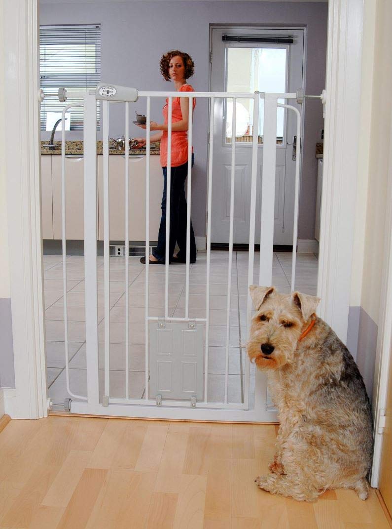 Bettacare Haustiergitter mit Verriegelbarer Katzenklappe, 75cm - 84cm, Weiß, 104cm in der Höhe, Extra Hohes Haustier Sicherheitsgitter mit Katzenklappe, Einfache Installation