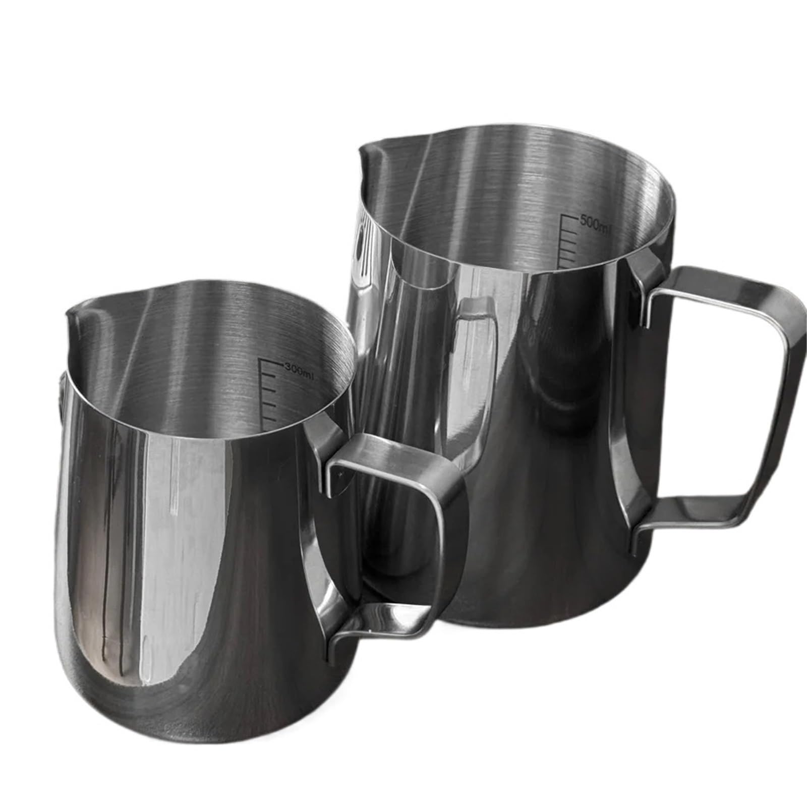 Jarra de leche de 600ml para preparar capuchinos espumosos en la cocina de casa
