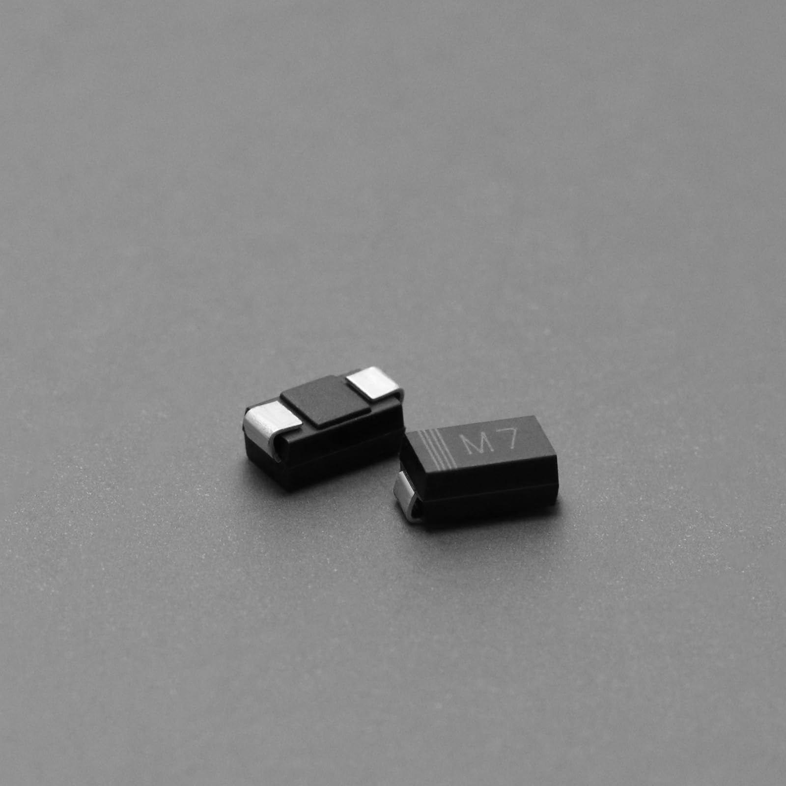 300 Stück SMD-Dioden Sortiertes Set, Gleichrichter/Fast-Recovery/Schalten/Schottky-Diode, 15 Werte, M1, M4, M7, S1M, S2M, S3M, SS14, SS16, SS24, SS26, SS34, SS36, RS1M, US1M, LL4148