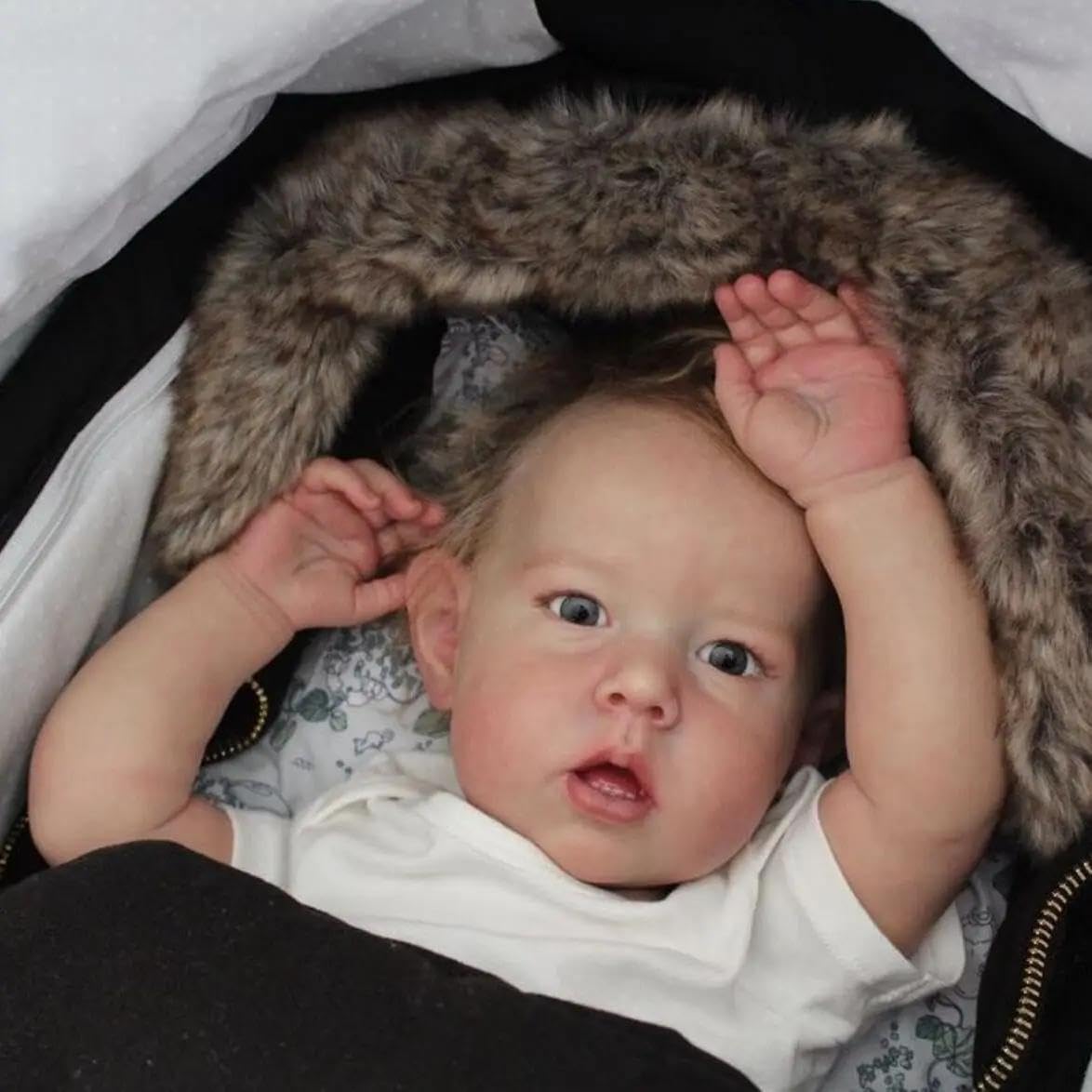 RXDOLL 70cm Realistische Reborn Babypuppen Riesige Größe Reborn Kleinkind Puppe Junge Liam Weiche Kuschel Tuch Körper Lebensecht Toddler Baby Puppen Spielzeug mit Offenen Augen