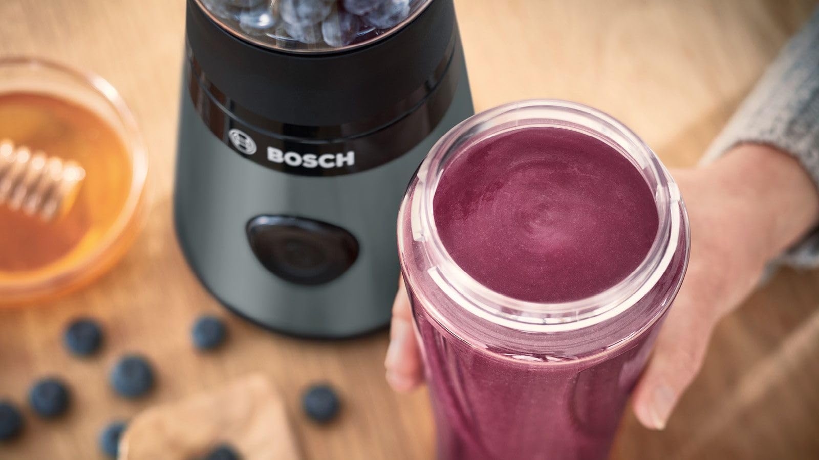 Bosch Serie 2 Frullatore a Immersione MMB2111S, 450 W, 40.000 giri/minuto, Borraccia ToGo 0.6 Litri, Lame in Acciaio Inox, Tappo Borraccia ToGo Incluso, Accessori Lavabili in Lavastoviglie, Argento