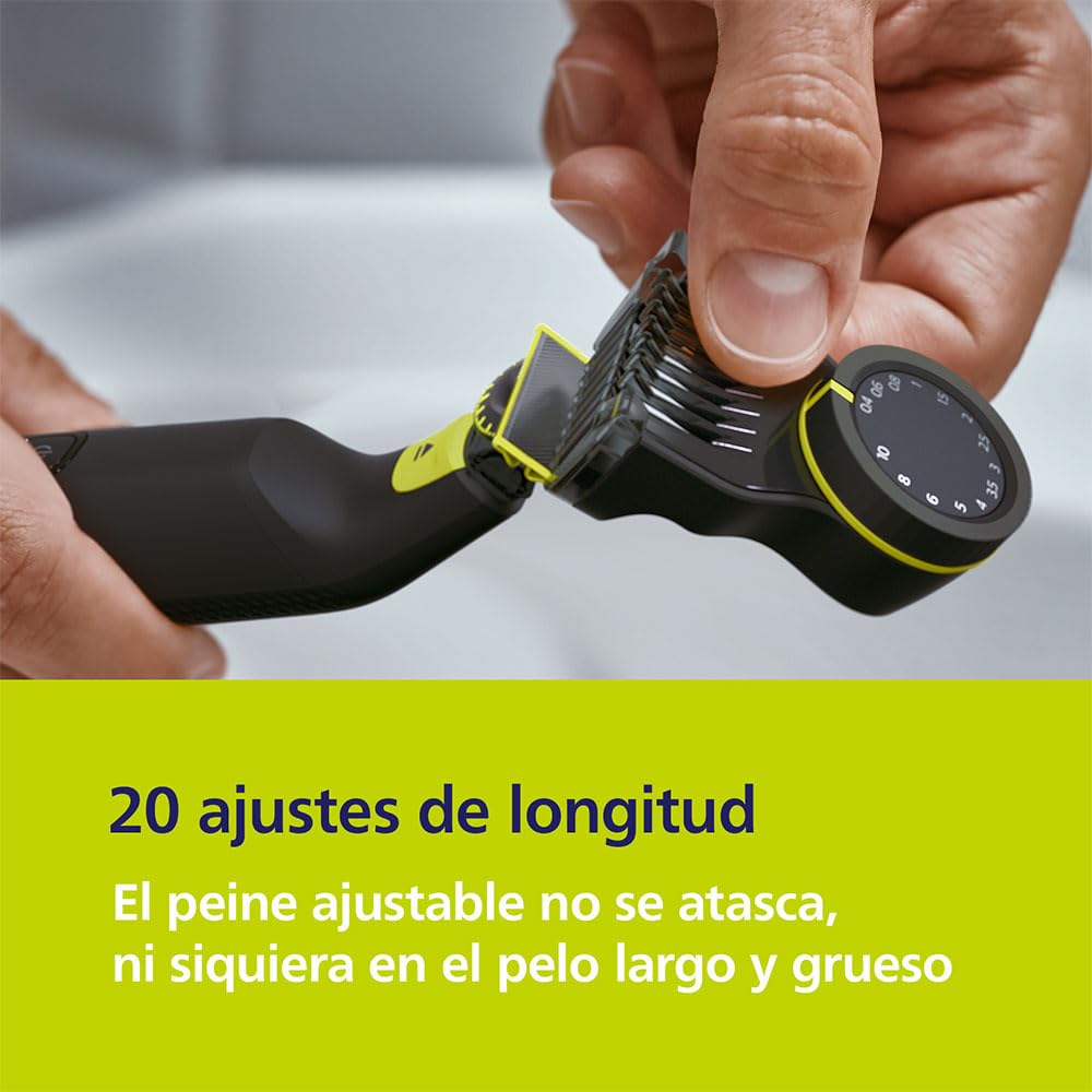 Attaching the adjustable comb to the Philips OneBlade Pro 360.