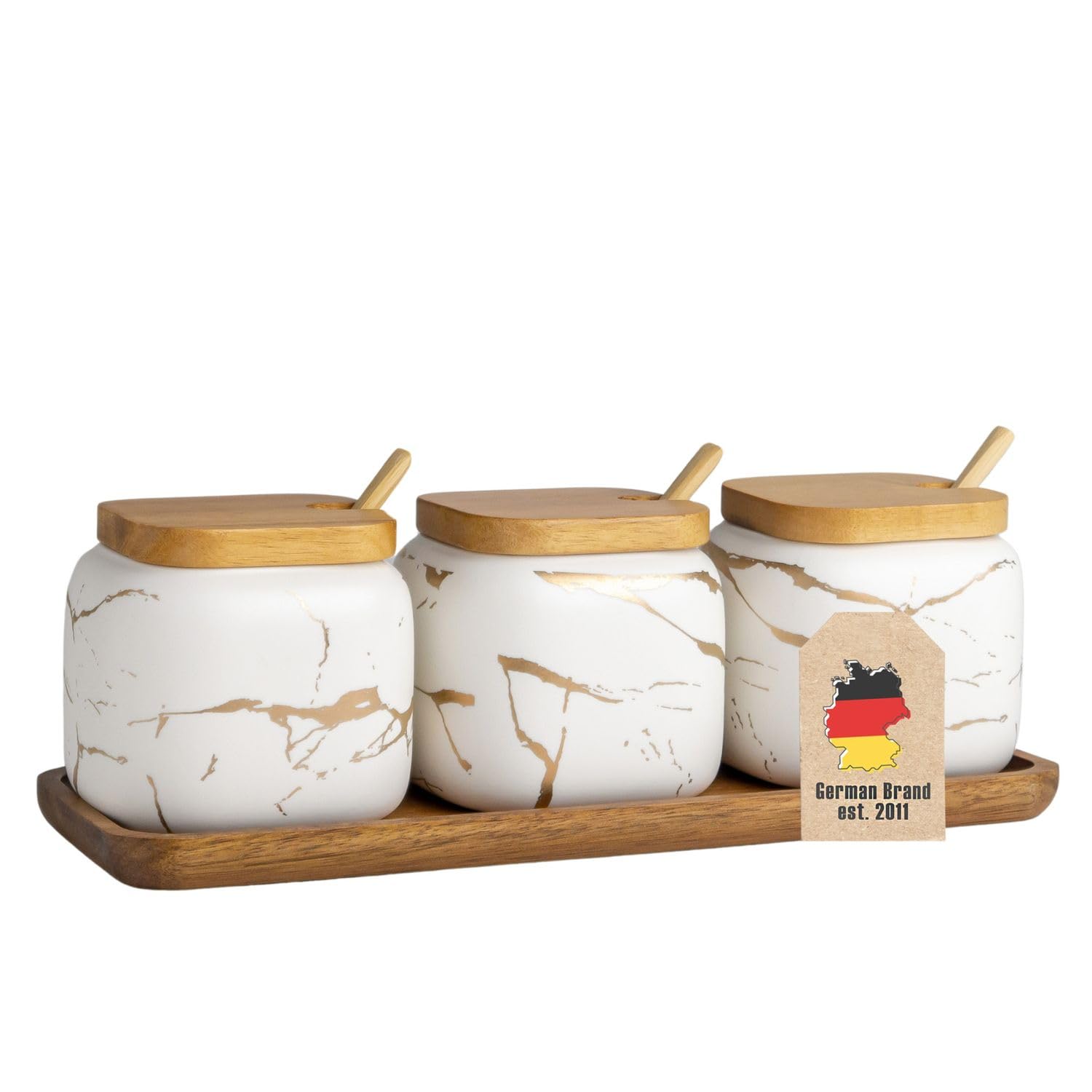 INTIRILIFE Zuckerdose 3er Set mit Deckel und Löffel- Gewürzbehälter 3 teilig aus Keramik in Marmor Optik weiß mit Holztablett- Salz, Pfeffer, Gewürz Töpfe Schüssel Gläser, Vorratsdosen Küche