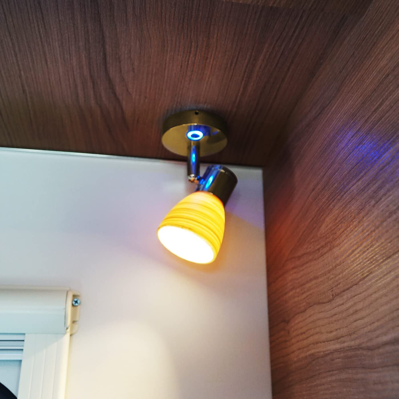 2 luces de lectura RV de 12 voltios con puerto USB, vidrio esmerilado con acabado pulido de madera, luces interiores, aluminio con acabado dorado