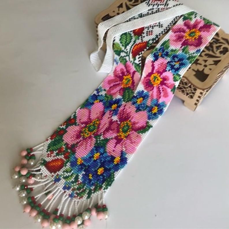 Collier ukrainien Gerdan à fleurs en perles de rocaille bijou traditionnel multicolore