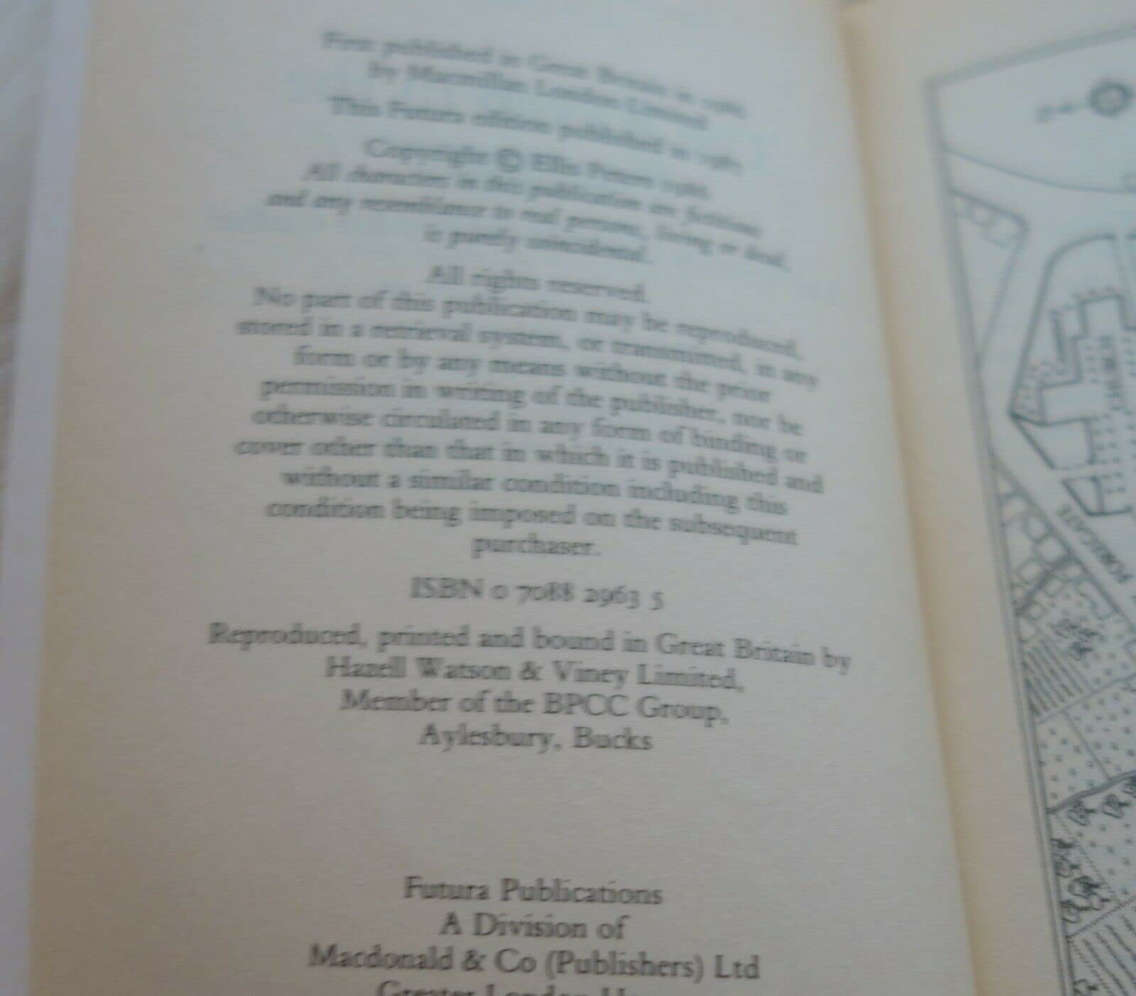 The Raven in the Foregate [Paperback] Peters, Ellis - PT02