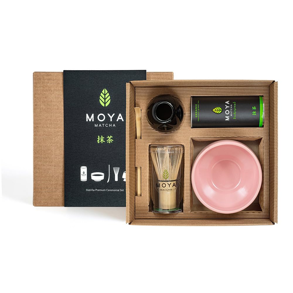 Moya Bio Set de Té Matcha Japonés | 30g Grado Ceremonial (I y II) + Tazón Rosa + Batidor de Bambú + Soporte + Cuchara | Set Tradicional Completo de Matcha | Regalo Elegante