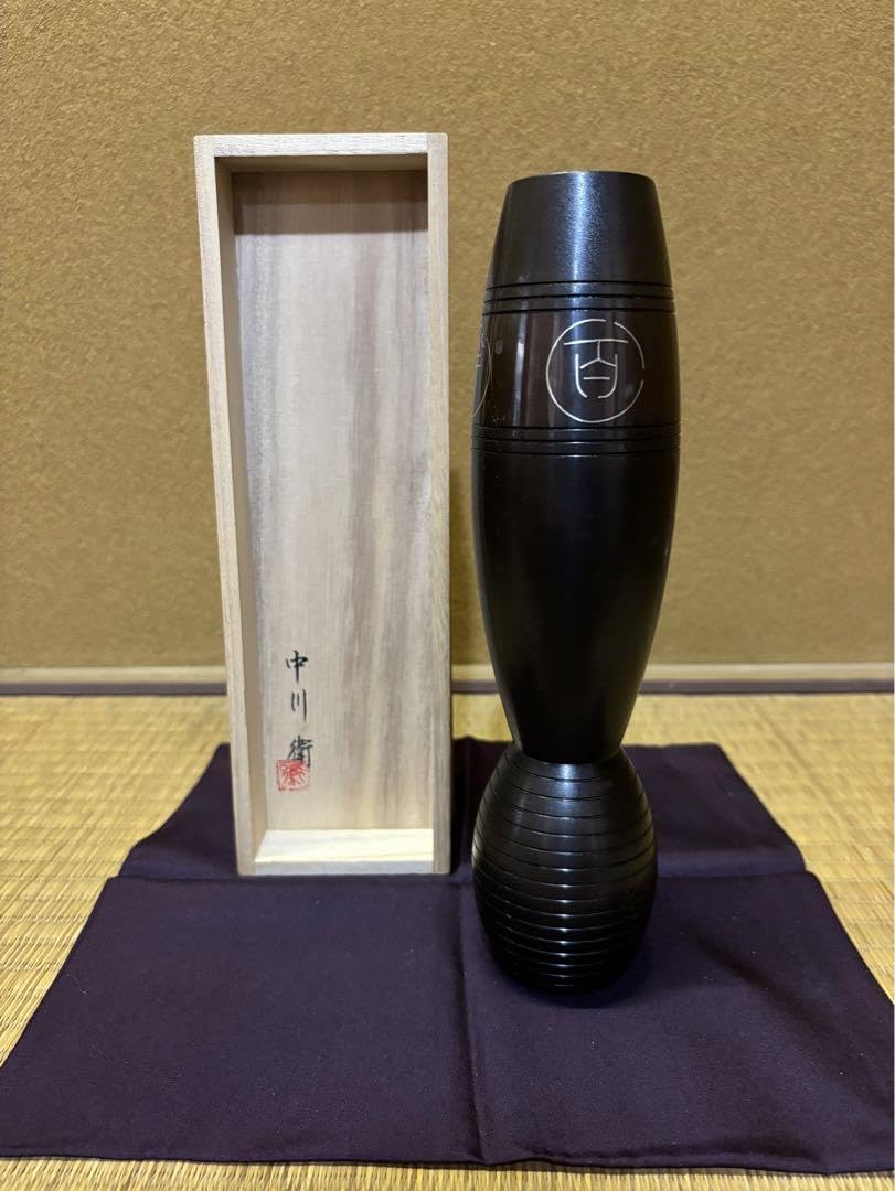Amazon.co.jp: 人間国宝 中川衛 銀象嵌花器 百祥萬年 花入 : ホビー