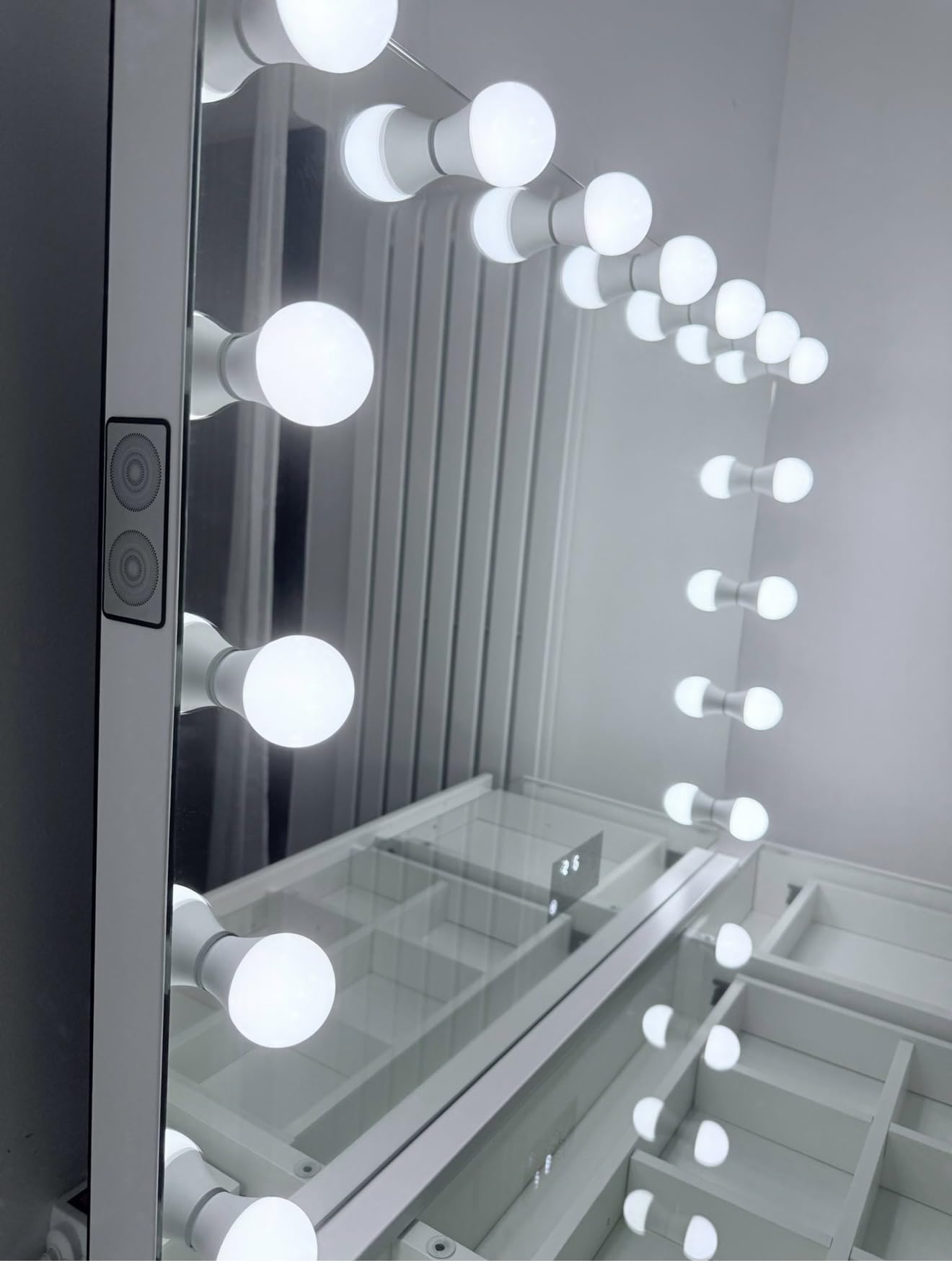 Générique Coiffeuse Vanity avec Miroir Lumineux LED Bluetooth USB – 13 tiroirs – Blanc