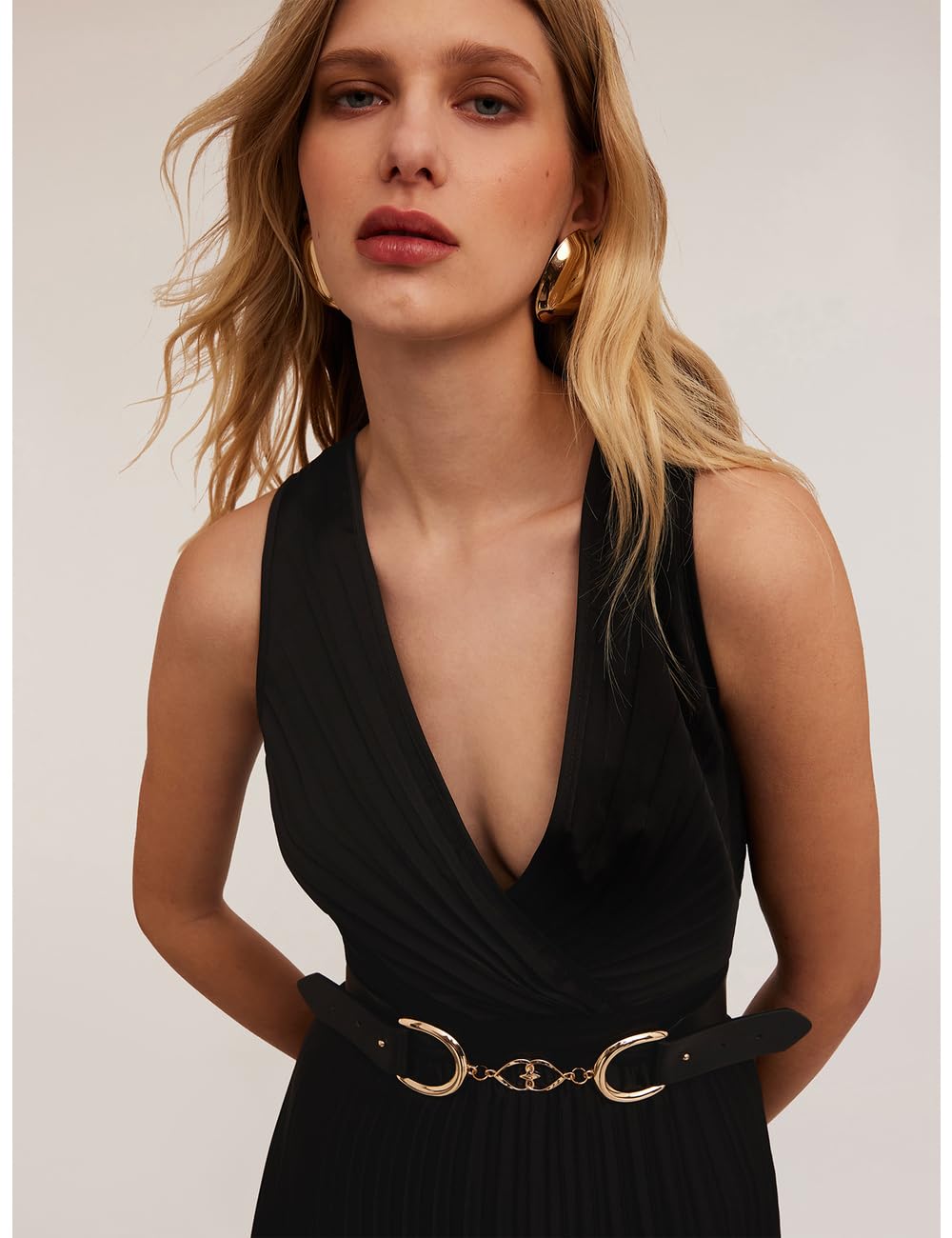 Motivi: Vestito Midi Plissé con Cut-out Posteriore Stagione Primavera Estate 2025.