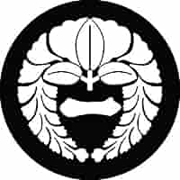 家紋【柴田藤】入り　二段重箱　漆器　内側はキレイ　下り藤に一文字 家紋【柴田藤】入り 二段重箱 漆器 内側はキレイ 下り藤に一文字