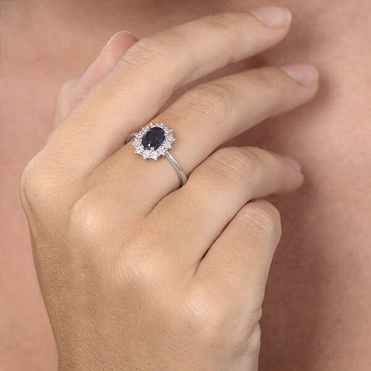 Anillo de compromiso de plata esterlina de zafiro y zirconita cúbica de diamante. Replica mediana de Kate Middleton/Princesa Diana. Tamaño del 8 a 18.5 disponibles.