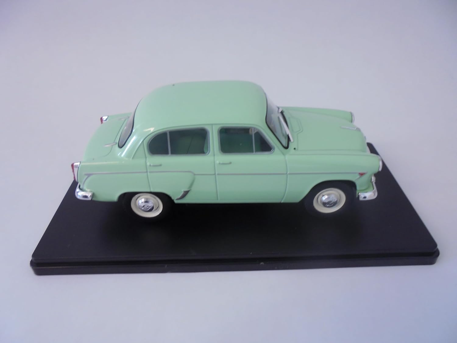 OPO 10 - Collectible Miniature car 1/24 Compatible with Moskvich 403 (1963 VQR10