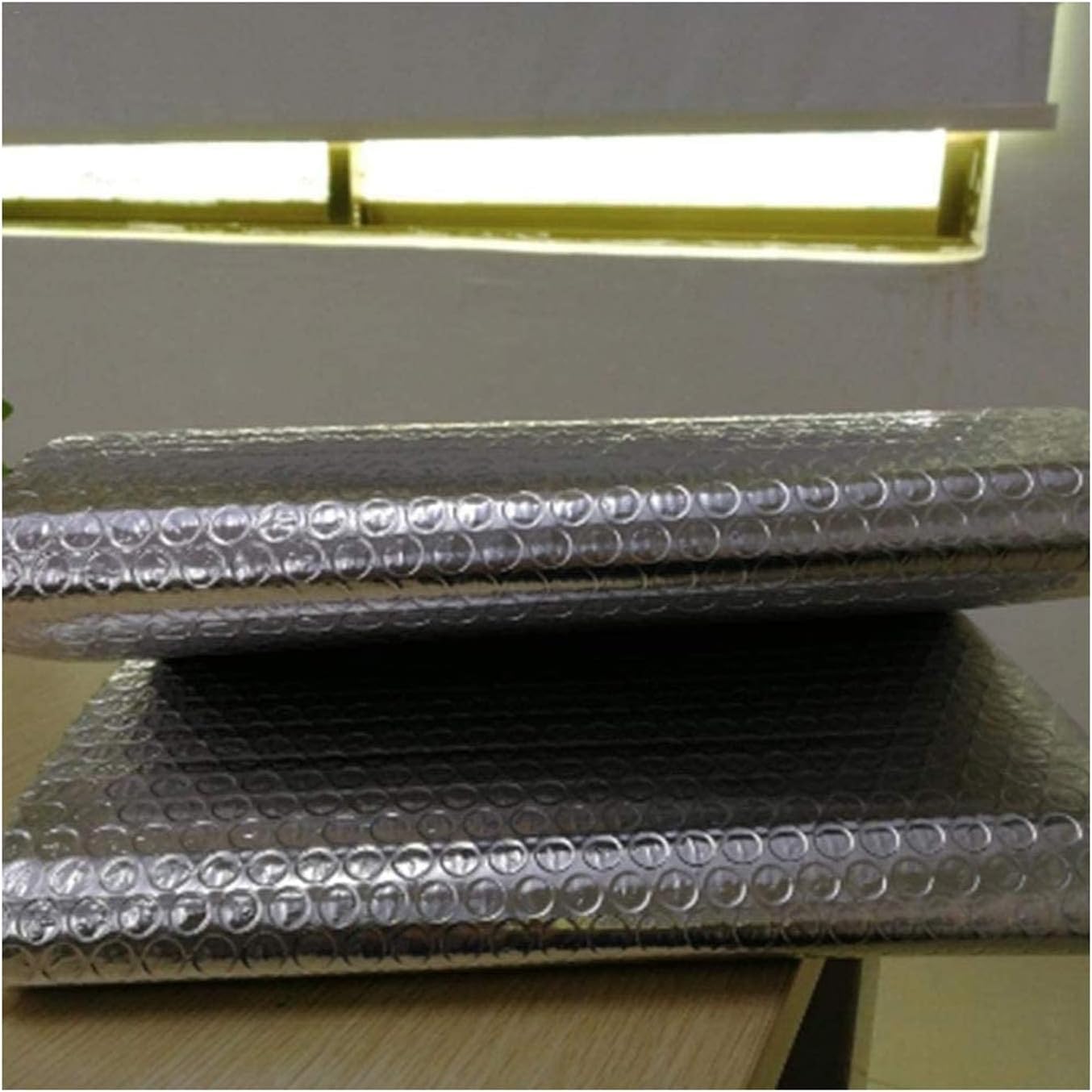 Aislamiento Térmico Double Bubble Reflective Foil Insulation Thermal Barrier Self-Adhesive Aluminium Foil Membrane for Walls Floors Roofs Insulating Wrap Foil Insulation Heat Reflective Bubble ( Size