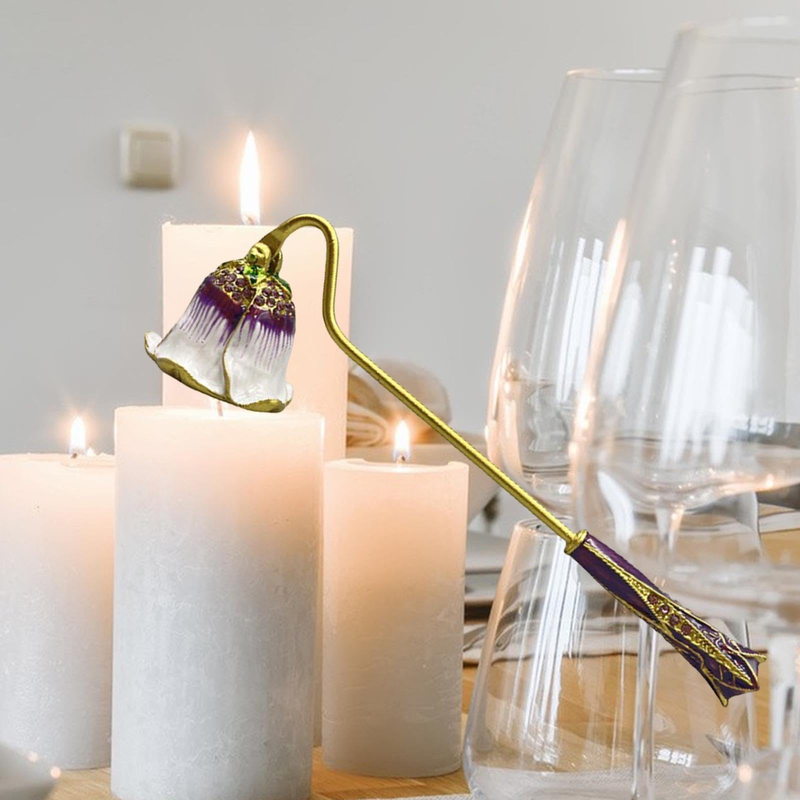 Fenteer Candle Extinguisher, Candlesnuffer Wick Flame Putting Out, Engraved Flowers European Style Accessories Wick Extinguish Cover