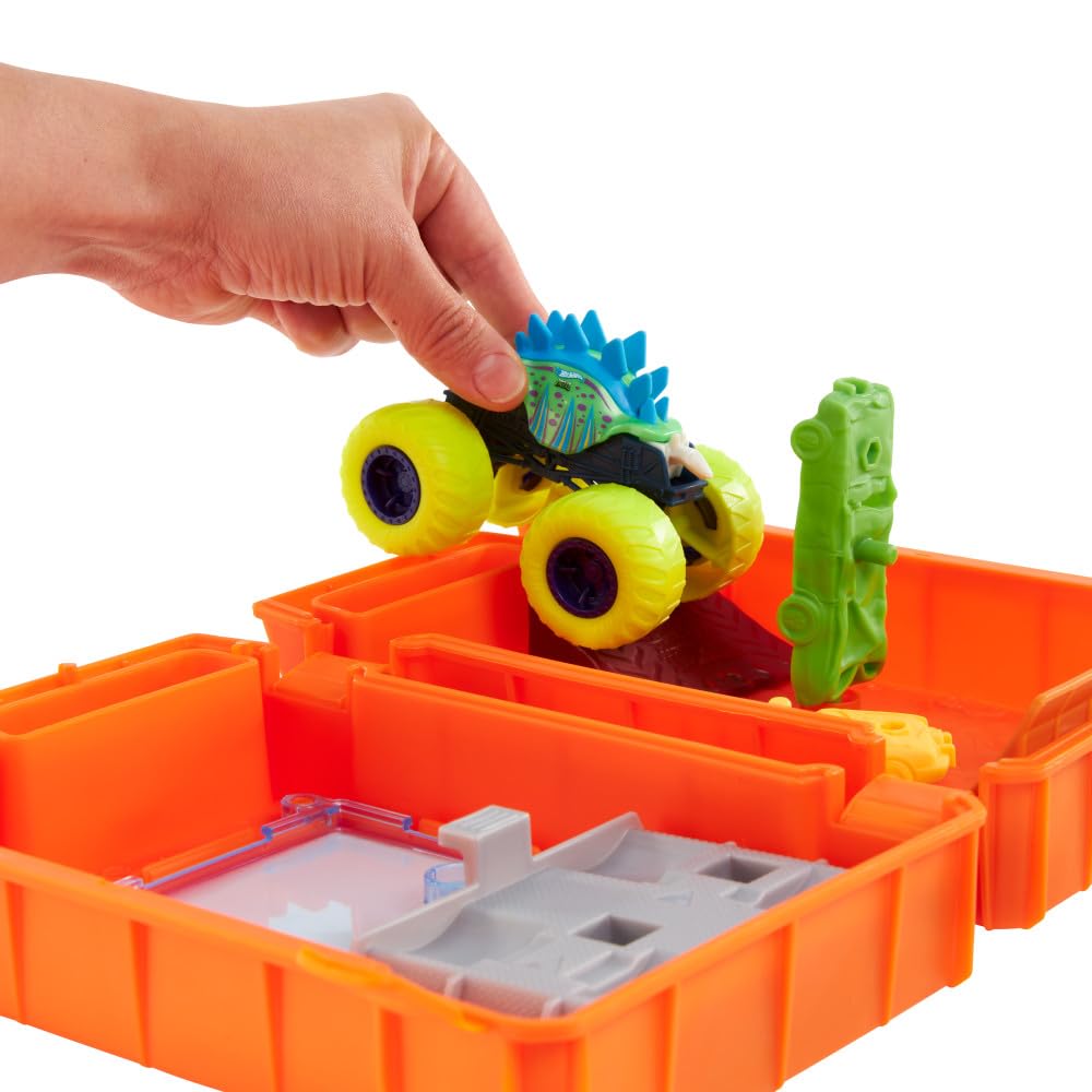 Hot Wheels Monster Trucks „Tankuj i jedź” Zabawkowy kanister przekształcający się w zestaw kaskaderski, z pojazdem Motosaurus w skali 1:64 i 2 autkami do „zgniatania”, HXT04